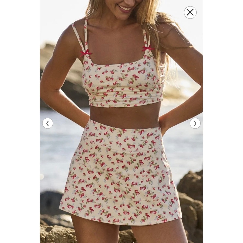 AS Revival Ivory Red Strawberry Print Tennis Skort Athletic Skirt Size Large - Picture 2 of 8